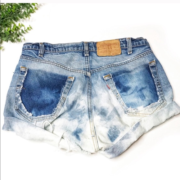 Bleached shorts - Picture 2 of 2